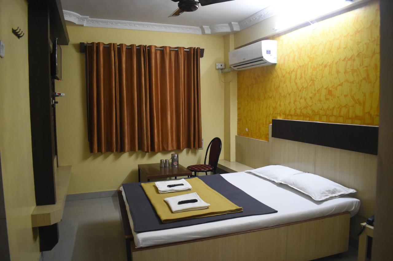 Hotel Sai Vishwa Shirdi Exteriör bild