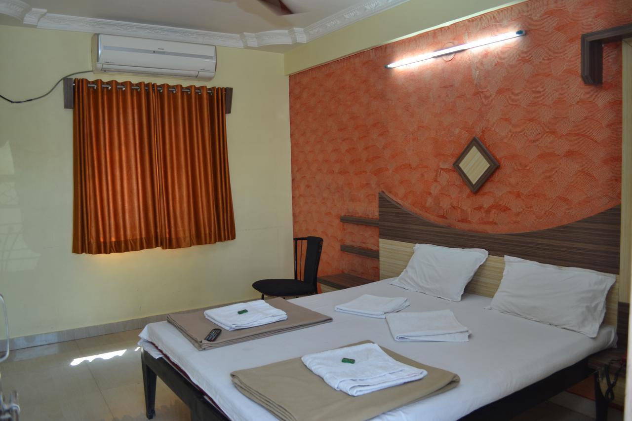 Hotel Sai Vishwa Shirdi Exteriör bild