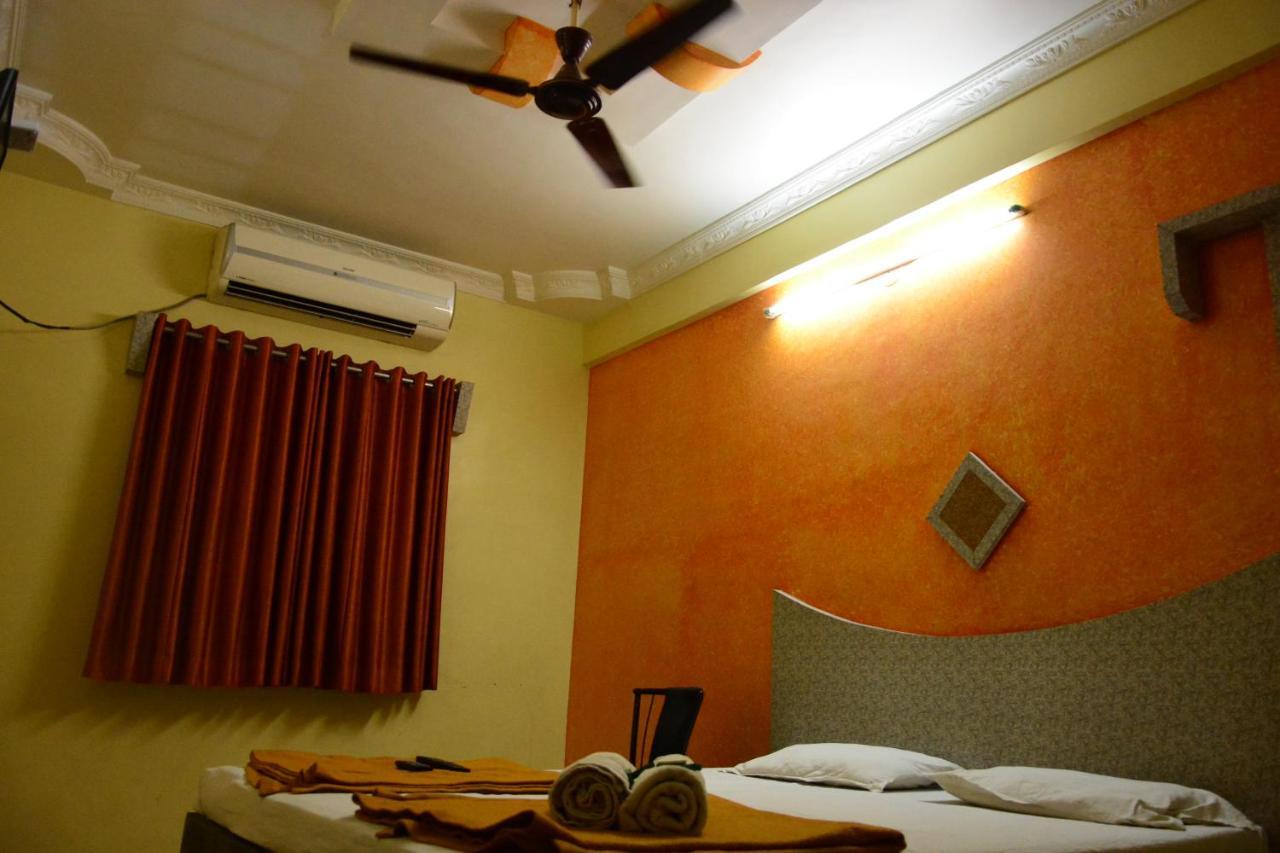 Hotel Sai Vishwa Shirdi Exteriör bild