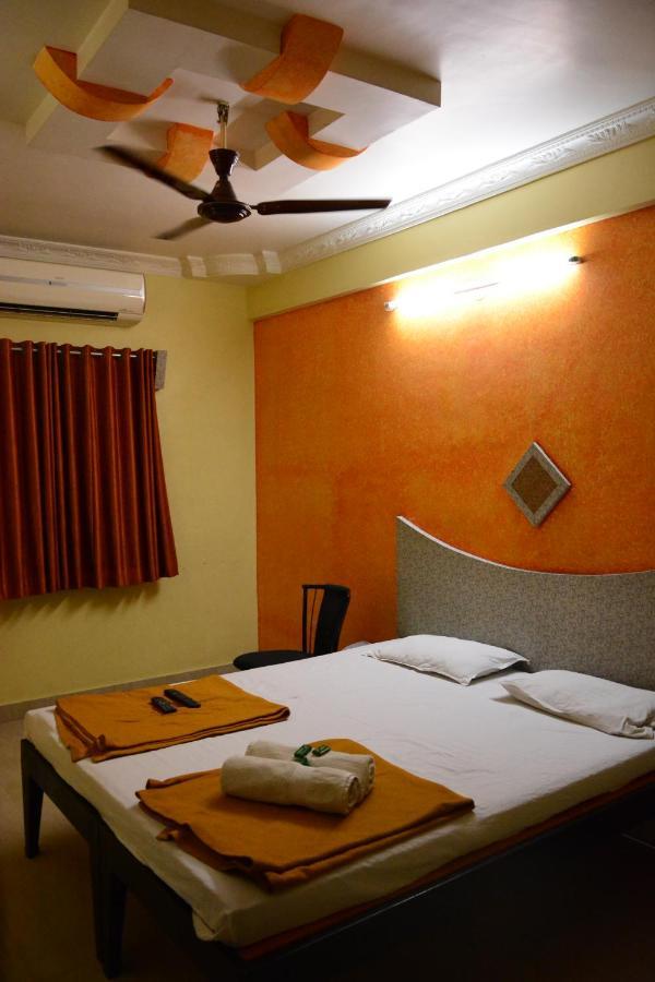 Hotel Sai Vishwa Shirdi Exteriör bild
